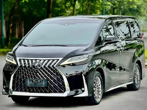 MPV hạng sang Lexus LM 300h 2020 lăn bánh 4 năm được chủ nhân bán lại với giá khó tin