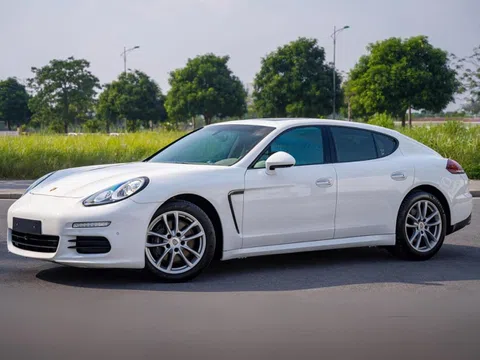 Lăn bánh hơn 1 thập kỷ, Porsche Panamera 2013 rao bán với giá ngang Honda Accord