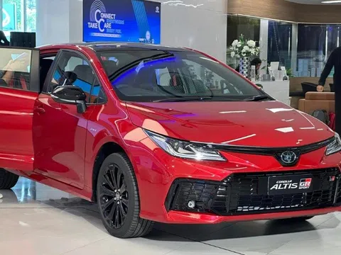 Mục sở thị Toyota Corolla Altis bản thể thao GR Sport vừa chào sân Đông Nam Á