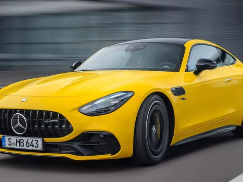 Mercedes-AMG GT43 Coupe 2025 gây sốc với mức giá niêm yết "đắt đỏ"