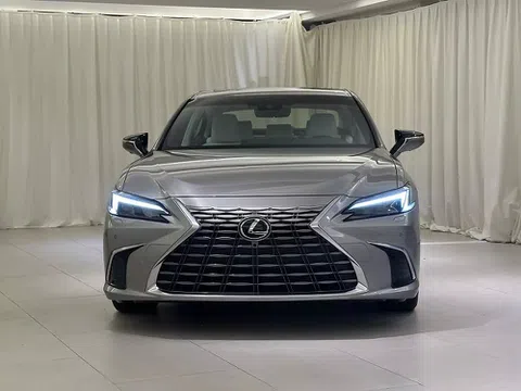 Lexus ES 2025 trình làng: Động cơ giữ nguyên, thêm màn hình giải trí cỡ lớn