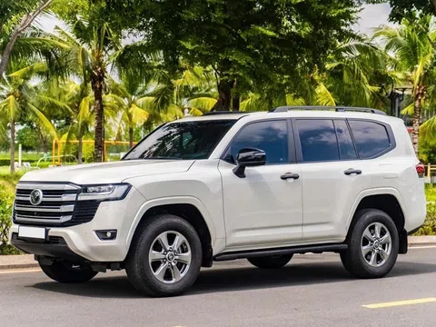 Lăn bánh 3 năm, SUV chủ tịch Toyota Land Cruiser 2021 rao bán đắt hơn cả xe mới