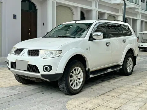 Lăn bánh hơn 1 thập kỷ, Mitsubishi Pajero Sport 2013 rao bán rẻ hơn Kia Morning số sàn