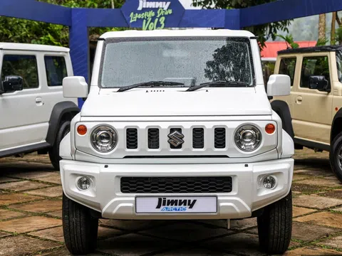 Suzuki Jimny Arctic - Phiên bản giới hạn với lớp ngoại thất trắng toát độc đáo