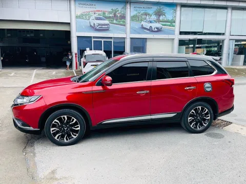 Sau 3 năm sử dụng, Mitsubishi Outlander 2021 lên sàn xe cũ với giá ngỡ ngàng