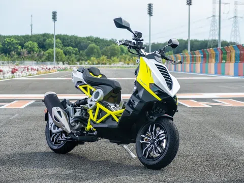 Italjet Dragster 300 ra mắt tại Việt Nam: Xe tay ga phong cách Urban SuperBike