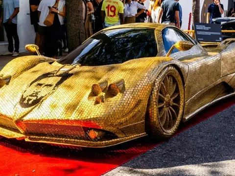 Chiêm ngưỡng Pagani Zonda độc bản sở hữu gương mặt “Messi” với 100.000 đồng xu vàng