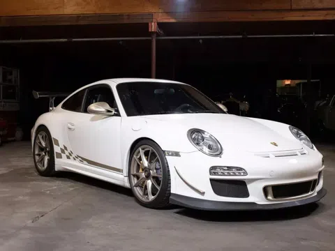 Chiếc Porsche 997 GT3 RS 2010 lăn bánh 14 năm lên sàn đấu giá với giá cao hơn xe mới