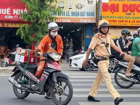 Loạt lỗi vi phạm khiến chủ điều khiển ô tô, xe máy bị tước bằng lái đến 2 năm