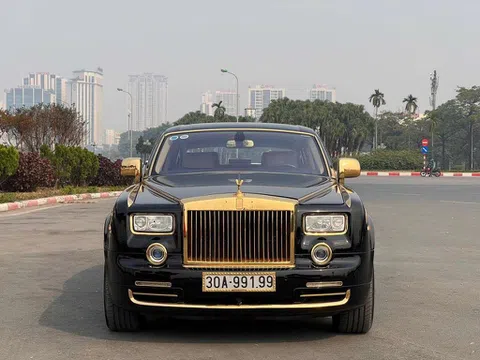 Rolls-Royce Phantom tứ quý 9 mạ vàng 24K bất ngờ rao bán trên sàn xe cũ