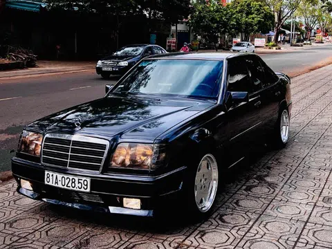 Mercedes-Benz E-Class 1993 từ bãi phế liệu hồi sinh qua bàn tay thợ Việt