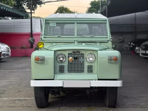 Mục sở thị Land Rover Defender Series II đời 1975 có giá ngang ngửa một chiếc Mercedes-Benz GLC đập hộp