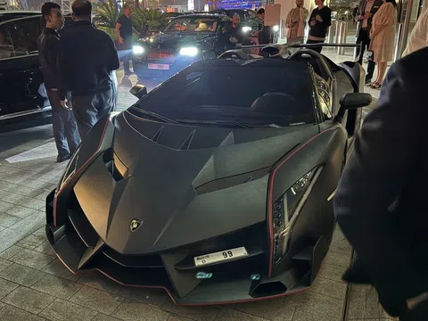 Cận cảnh siêu xe mui trần Lamborghini Veneno Roadster trị giá 10 triệu USD lộ diện tại Dubai