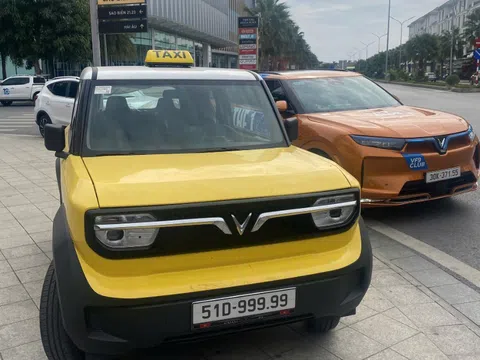 "Bé hạt tiêu" VinFast VF3 đeo biển "ngũ quý 9" để chạy taxi