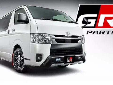 Toyota Hiace 16 chỗ độ bodykit với phong cách như xe đua