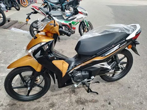 Honda Wave 125i nhập Malaysia đã về Việt Nam: Giá hơn 75 triệu đồng, thách thức Future 125 FI