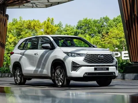 Toyota Innova Cross trở lại ngôi đầu phân khúc hybrid, Corolla Cross tụt hạng