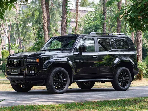 Giá hơn 3 tỷ đồng, Toyota Land Cruiser Prado vẫn bán chạy hơn nhiều mẫu xe phổ thông