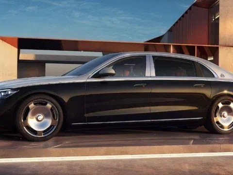Độc lạ Trung Hoa: Người đàn ông mua Maybach tiền tỷ chỉ để chạy "xe ôm công nghệ"