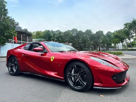 Lộ diện Ferrari 812 GTS thứ hai tại Việt Nam: Sắc đỏ độc đáo, diện mạo đậm chất thể thao