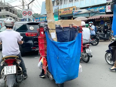 Chở hàng cồng kềnh che kín biển số, shipper 'khóc ròng' vì bị phạt tiền triệu