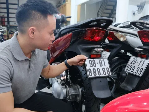 Sốc: Biển số xe máy 50AA-888.88 trúng đấu giá kỷ lục hơn 1,4 tỷ đồng!