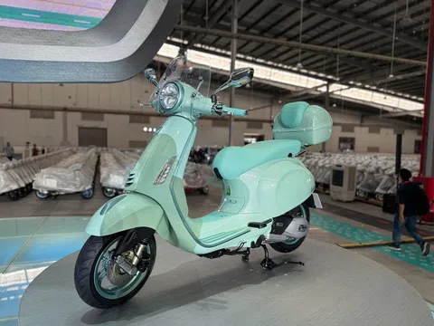 Cặp xe ga Vespa Sprint và Primavera ra mắt bản nâng cấp: Tinh chỉnh thiết kế, cạnh tranh Honda SH