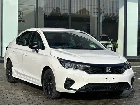 Xe gầm thấp nhạt nhòa trong cuộc đua doanh số tháng 4/2025