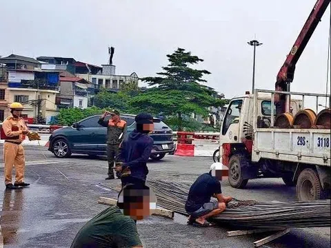 Mức phạt dành cho chủ xe và tài xế để bất cẩn làm rơi bó sắt trên đường