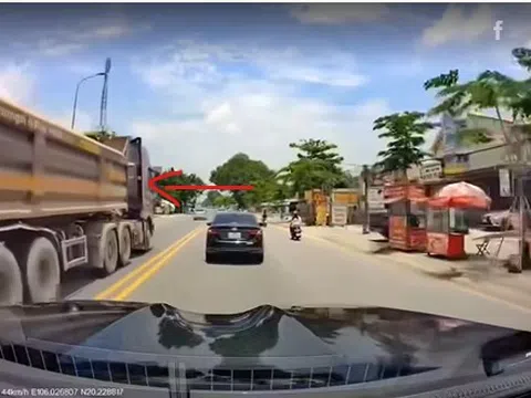 Nguy hiểm rình rập khi xe ben cướp làn ngược chiều trong khu dân cư
