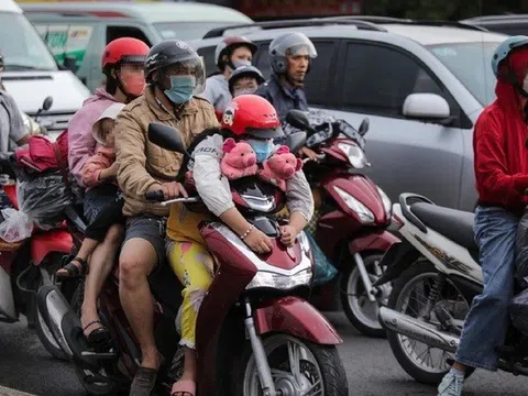 Khi nào được chở hai người trên xe máy mà không bị xử phạt?