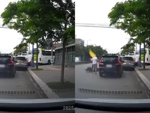 Ô tô mở cửa thiếu quan sát khiến tài xế xe ôm công nghệ ngã ra đường, còn đòi bồi thường