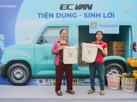VinFast EC Van 'chiếm sóng' chợ đầu mối khiến giới tiểu thương xôn xao