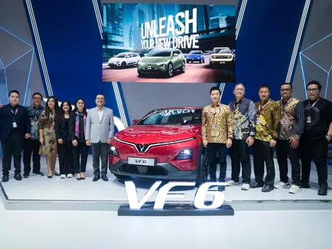 VinFast VF 6 tay lái nghịch gây chú ý tại Triển lãm Ô tô Quốc tế Indonesia 2025