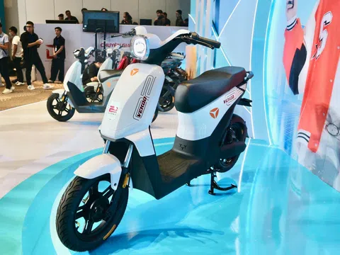 Giá chưa đến 15 triệu đồng, "tân binh" xe máy điện Yadea Vekoo có gì để cạnh tranh với VinFast Motio?