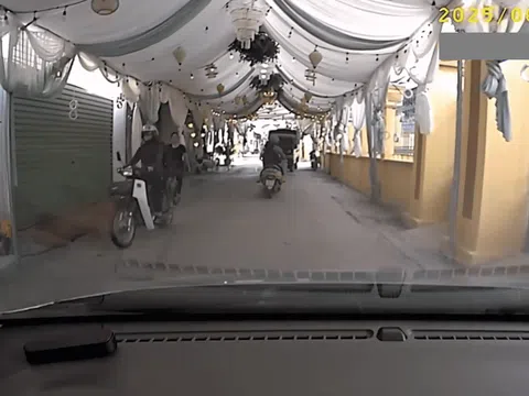 Dựng rạp cưới giữa đường gây tranh cãi: Luật đã có, vì sao vẫn vi phạm?