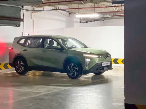 Limo Green xuất hiện bí ẩn tại hầm xe: MPV điện 7 chỗ đầu tiên của Việt Nam sắp trình làng?