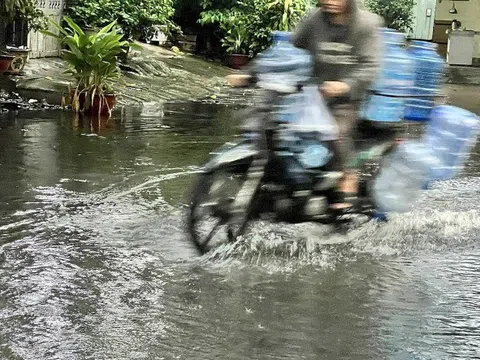 Mùa mưa và những mối nguy thầm lặng trên đường: Tài xế cần biết để tự bảo vệ mình