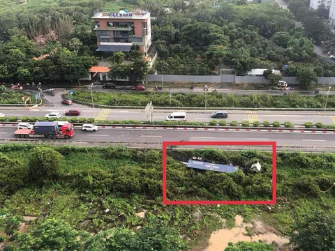 Xe container lật ngang trên cao tốc TPHCM – Long Thành vì sự chủ quan của tài xế