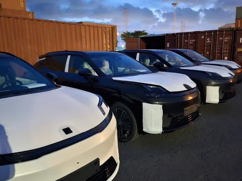 Lô Lynk & Co 08 đầu tiên về Việt Nam: SUV công nghệ cao, giá bán khiến Santa Fe phải dè chừng