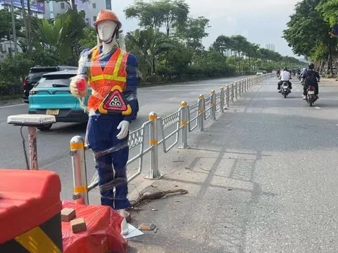 Hà Nội thí điểm dải phân cách cứng trên đường Phạm Văn Đồng: Lo ngại dồn xe máy vào thế khó
