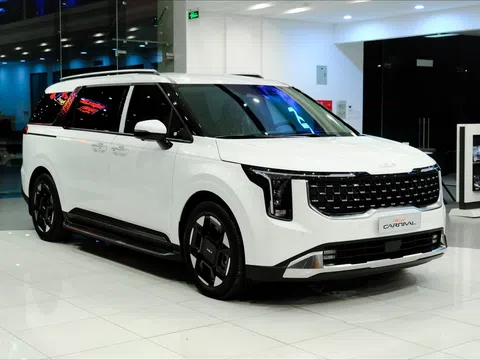 Giá Kia Carnival 2024 "dò đáy" tại đại lý, bản dầu cao cấp nhất xuống dưới 1,5 tỷ đồng
