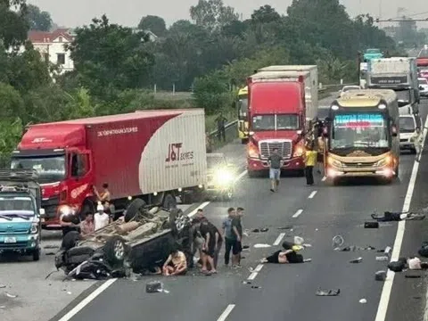 Tai nạn nghiêm trọng trên cao tốc Hà Nội – Ninh Bình: Xe 7 chỗ nổ lốp, lật ngửa va chạm xe khách, 1 người tử vong