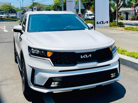 Giá Kia Sorento tại đại lý giảm sốc, liệu có phải "xả hàng" đón bản nâng cấp?