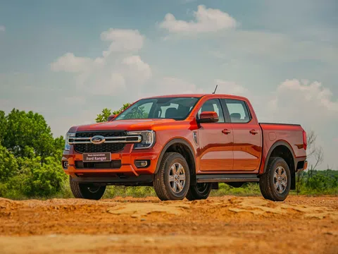 Ford Ranger bán gần bằng tất cả đối thủ cộng lại, Triton vượt mặt Hilux lần nữa