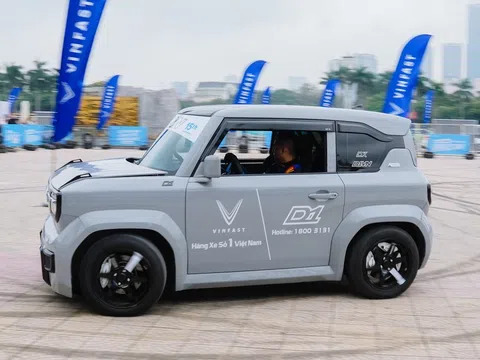 VinFast VF 3 gây sốt với màn "đốt lốp" khét lẹt: Khi xe điện cũng có thể drift như xe đua