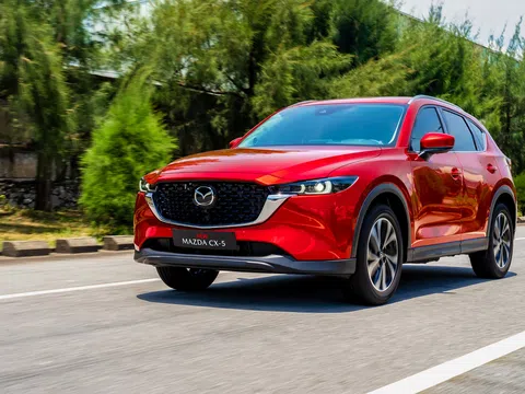 Không cần khuyến mãi, Mazda CX-5 vẫn hạ gục đối thủ Ford Territory