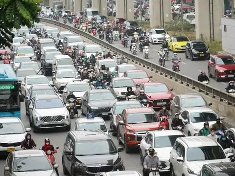 Hà Nội nghiên cứu tăng phí trước bạ, phí trông giữ xe xăng: Người dùng lo tốn thêm chục triệu đồng