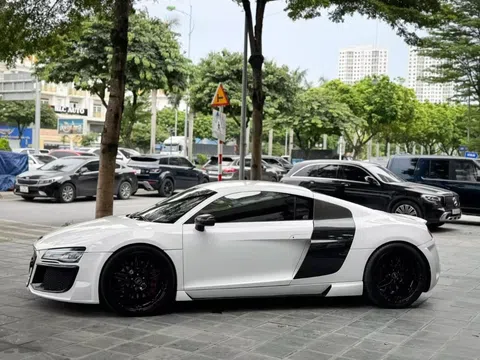 Siêu phẩm Audi R8 độ “khủng” nhất Việt Nam bất ngờ tái xuất trên phố Hà Nội