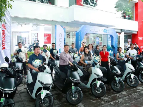 Những chiếc xe máy điện Honda CUV e: đầu tiên được bàn giao đến khách hàng thuê xe